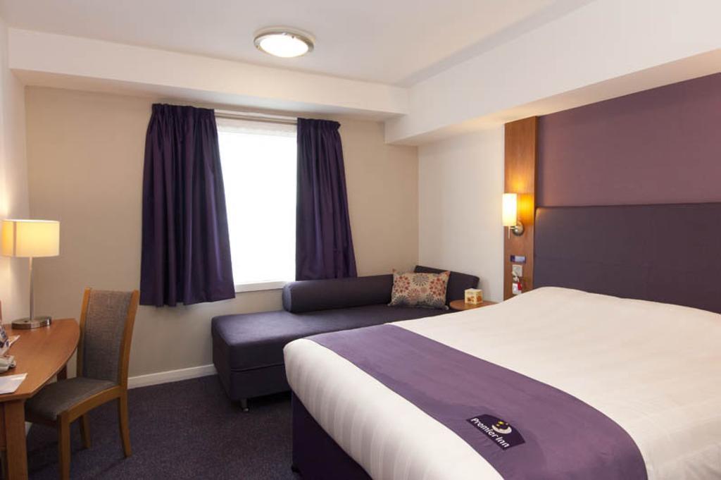 Premier Inn Cobham คอปแฮม ภายนอก รูปภาพ