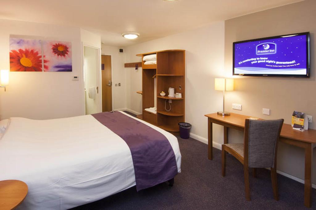Premier Inn Cobham คอปแฮม ภายนอก รูปภาพ