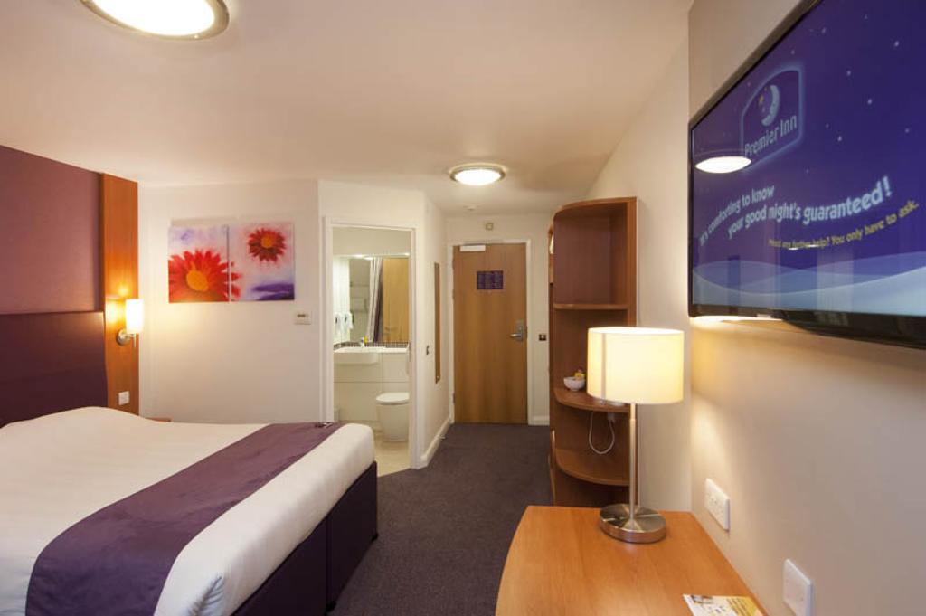Premier Inn Cobham คอปแฮม ภายนอก รูปภาพ