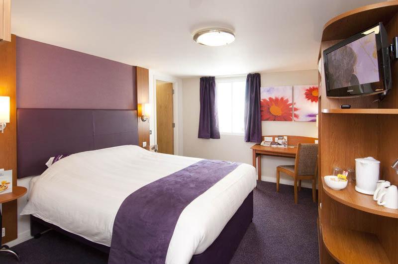 Premier Inn Cobham คอปแฮม ภายนอก รูปภาพ