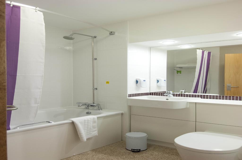 Premier Inn Cobham คอปแฮม ภายนอก รูปภาพ