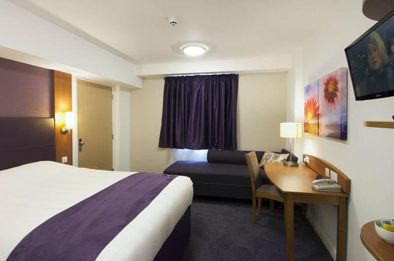 Premier Inn Cobham คอปแฮม ภายนอก รูปภาพ