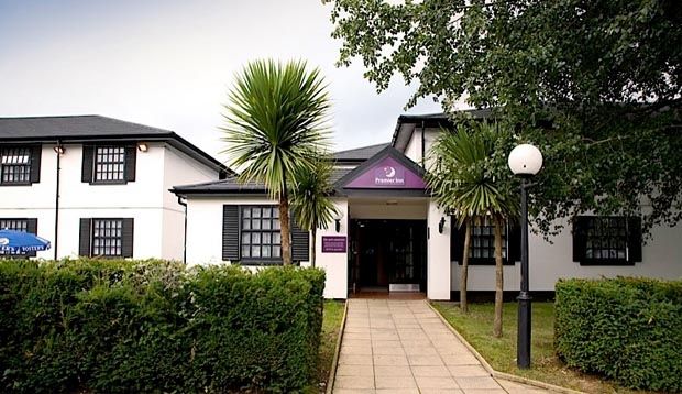 Premier Inn Cobham คอปแฮม ภายนอก รูปภาพ